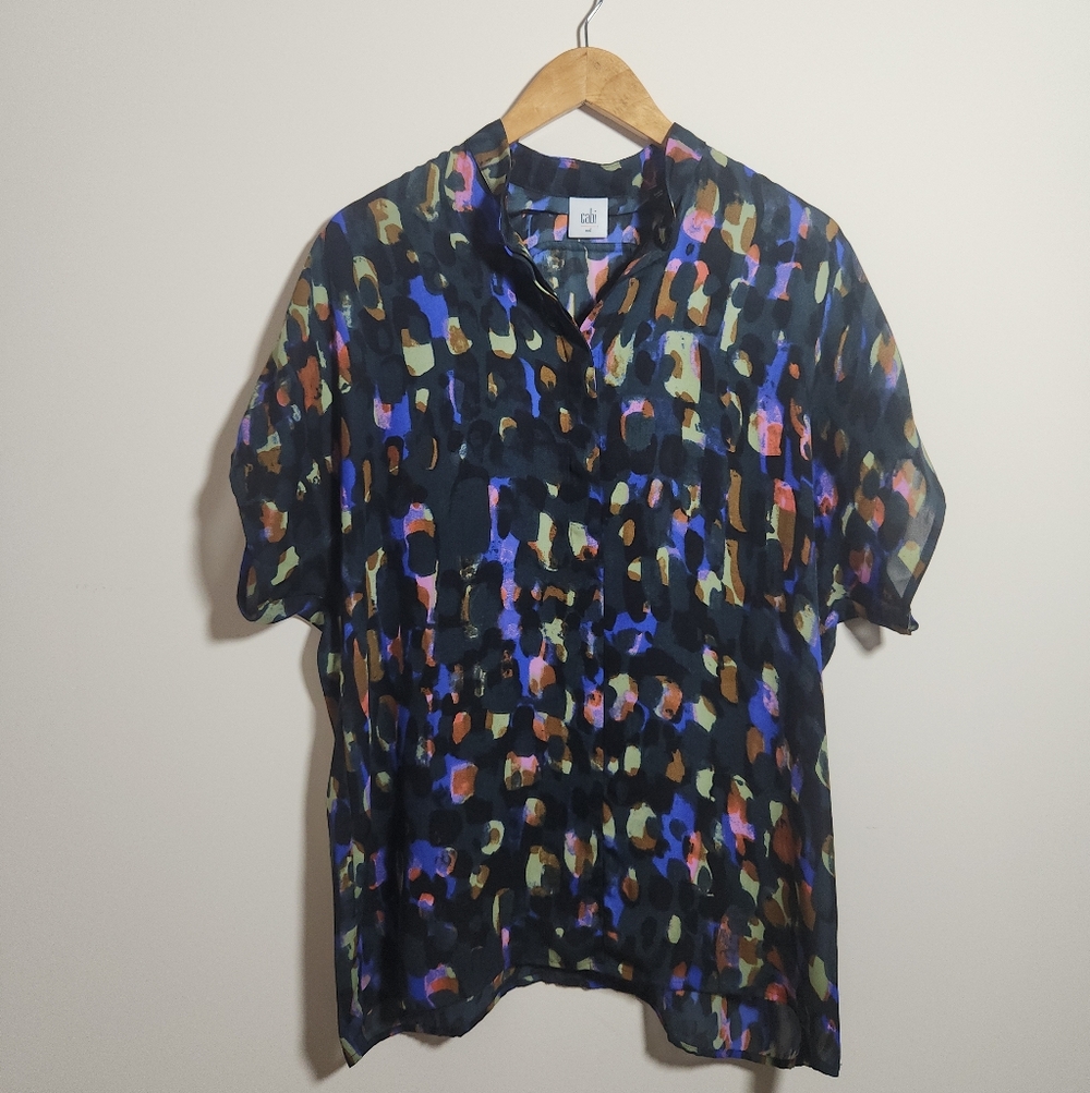 Cabi Button Down Blouse Size M Abstract Print Batwing Short Sleeve Top